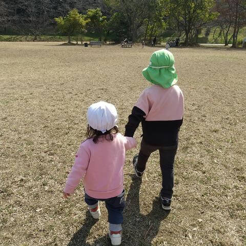 散歩する子どもたち