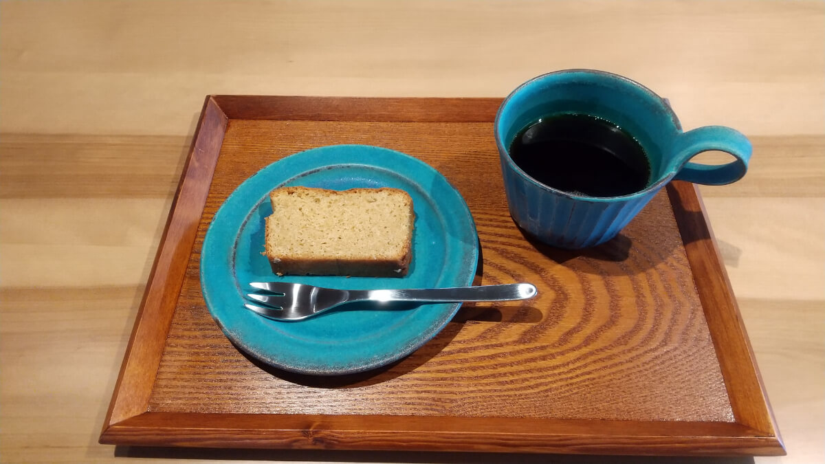 コーヒーと試作のケーキ