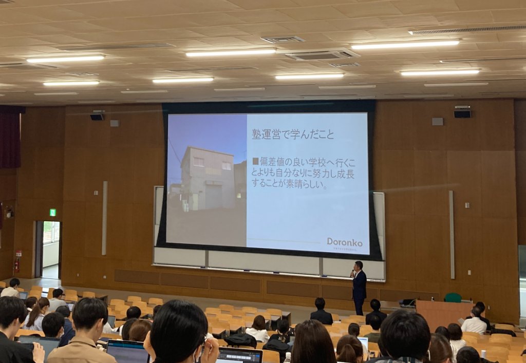 学習塾運営について話す高堀代表