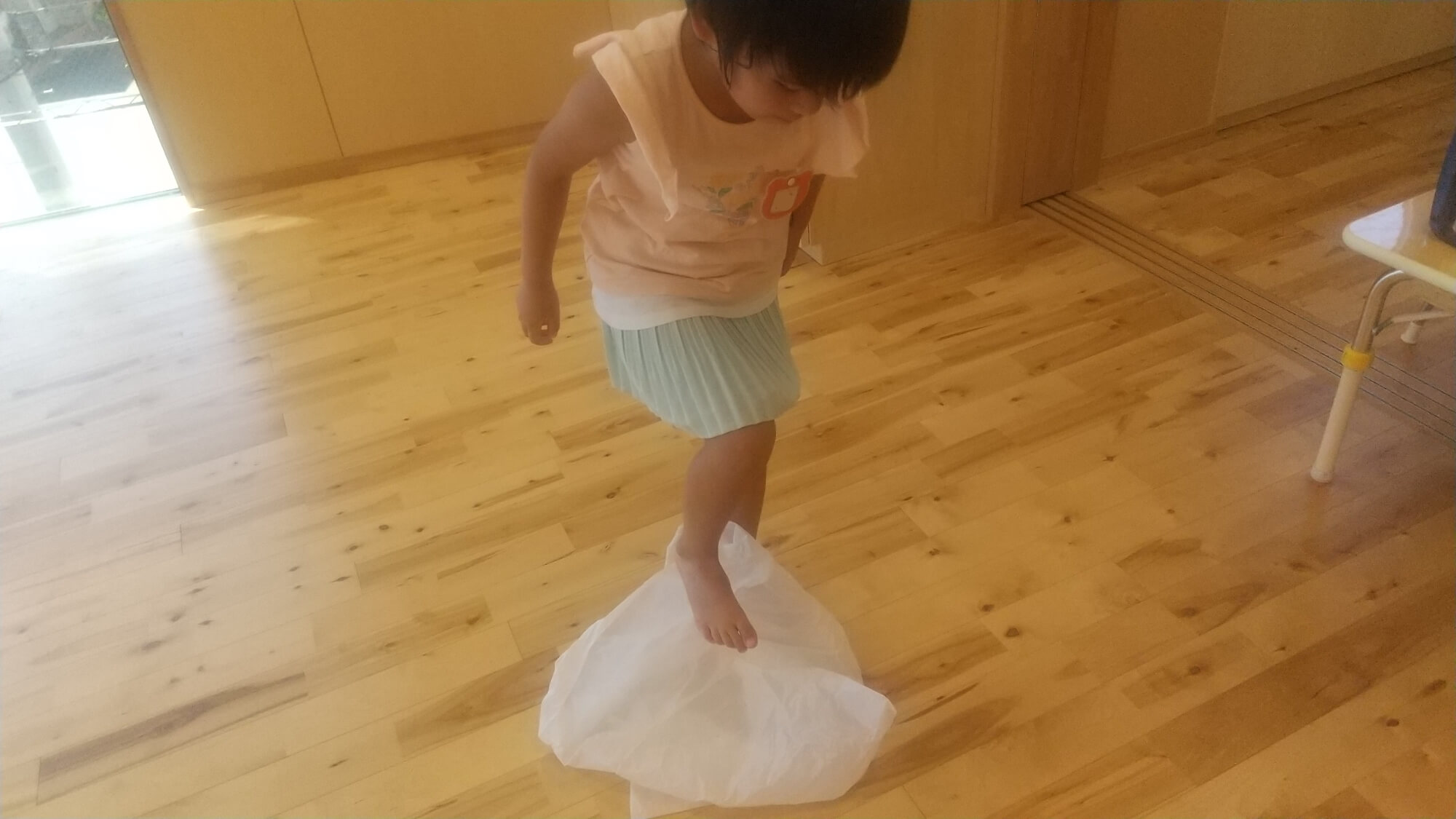 生地を踏む子ども