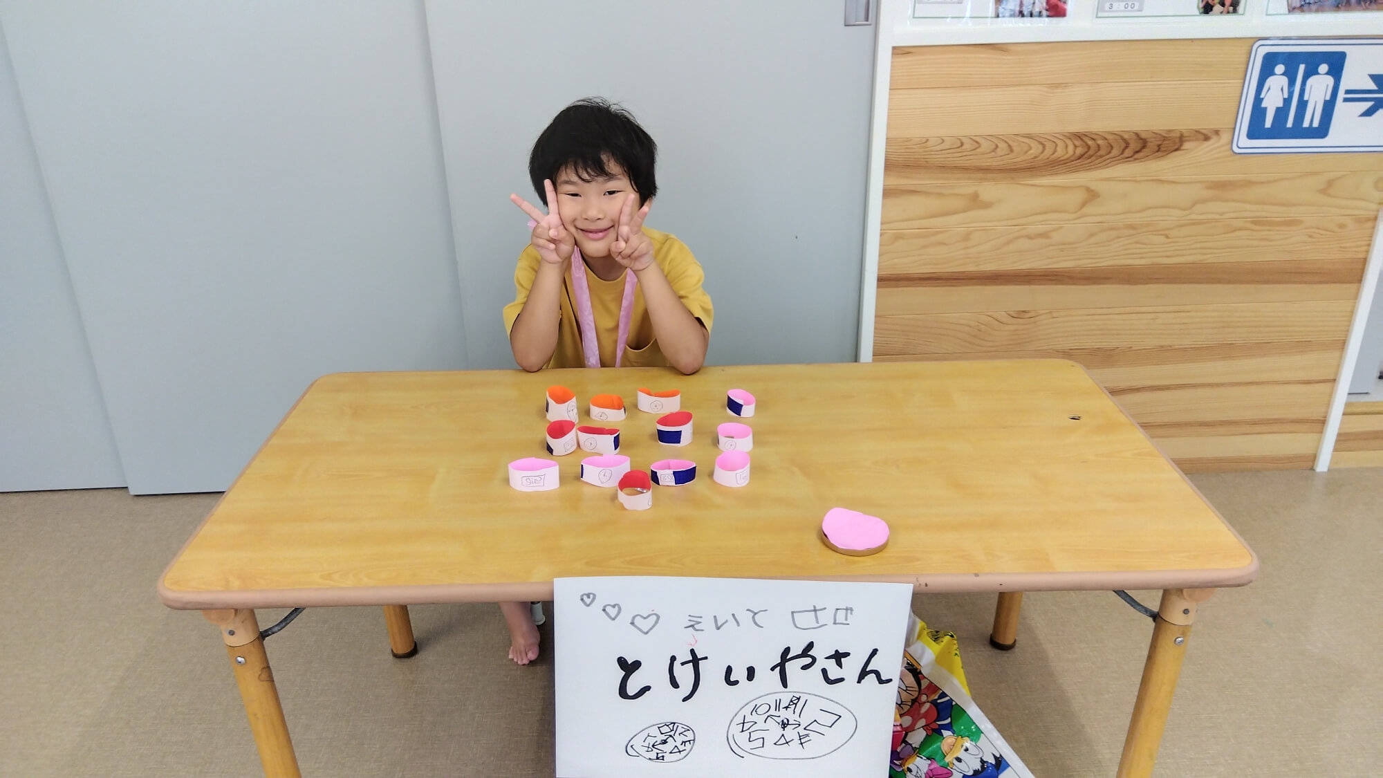 時計屋さんになりきる子ども