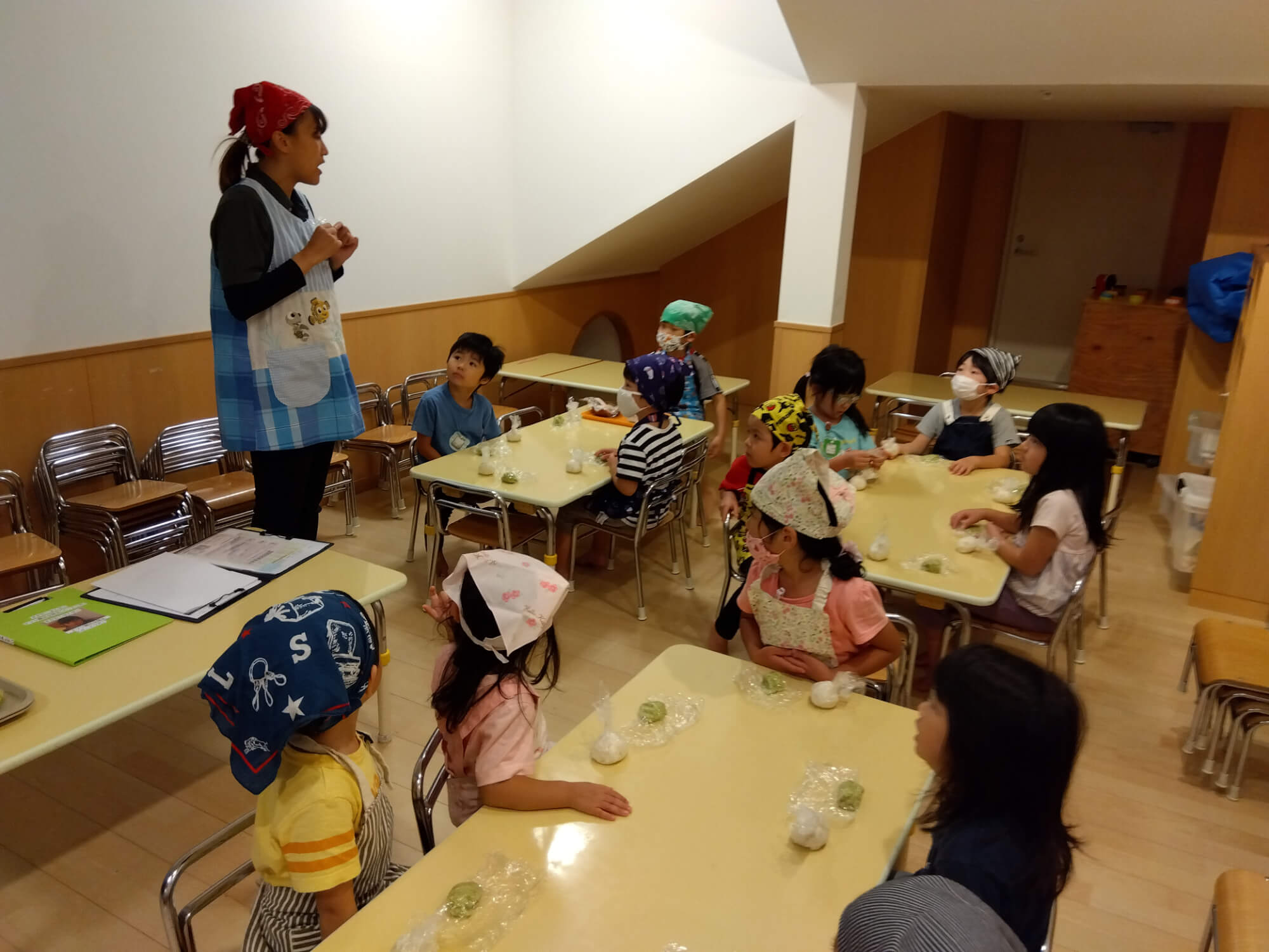 話を聞く子ども