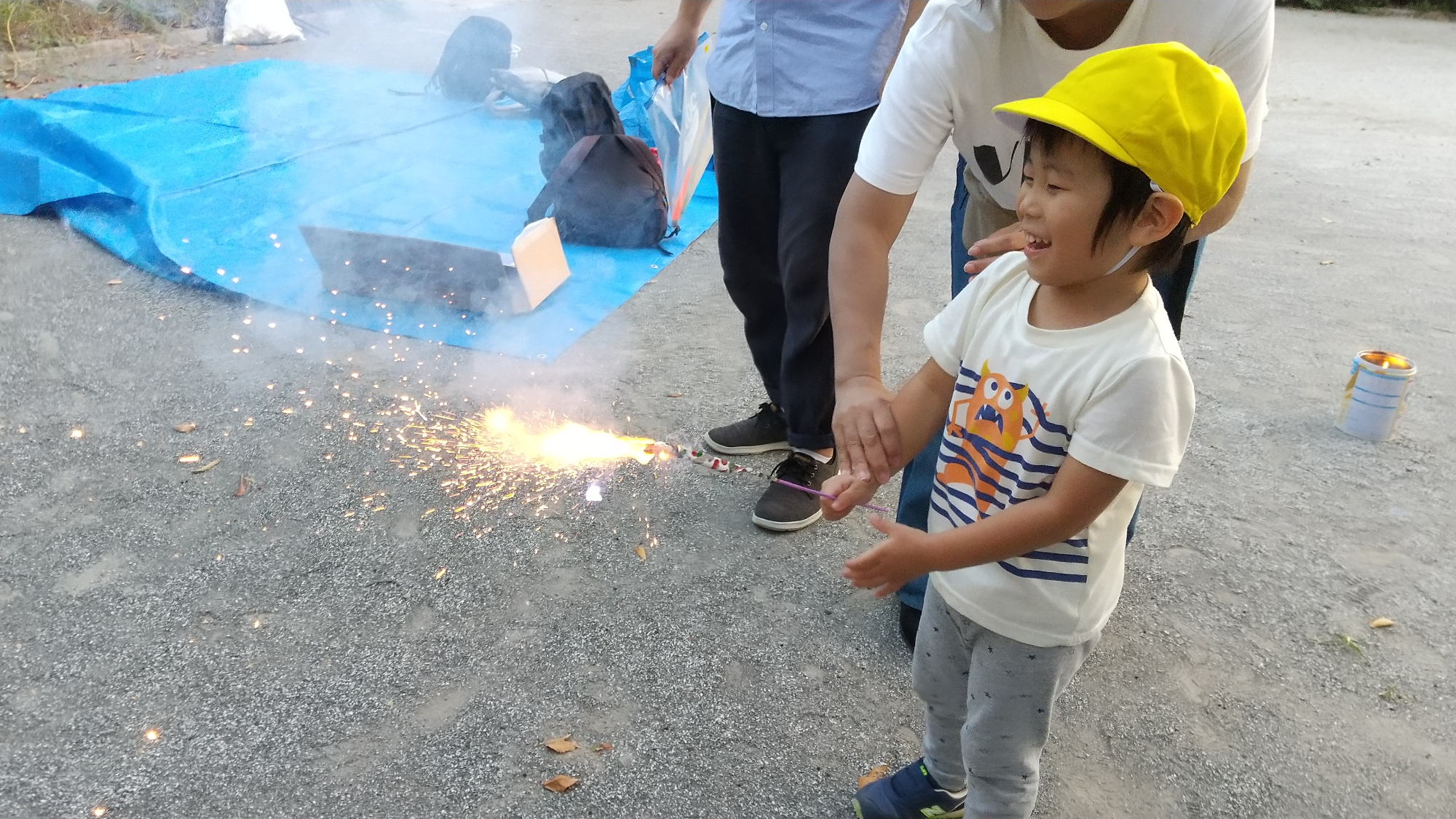 花火を楽しむ子ども