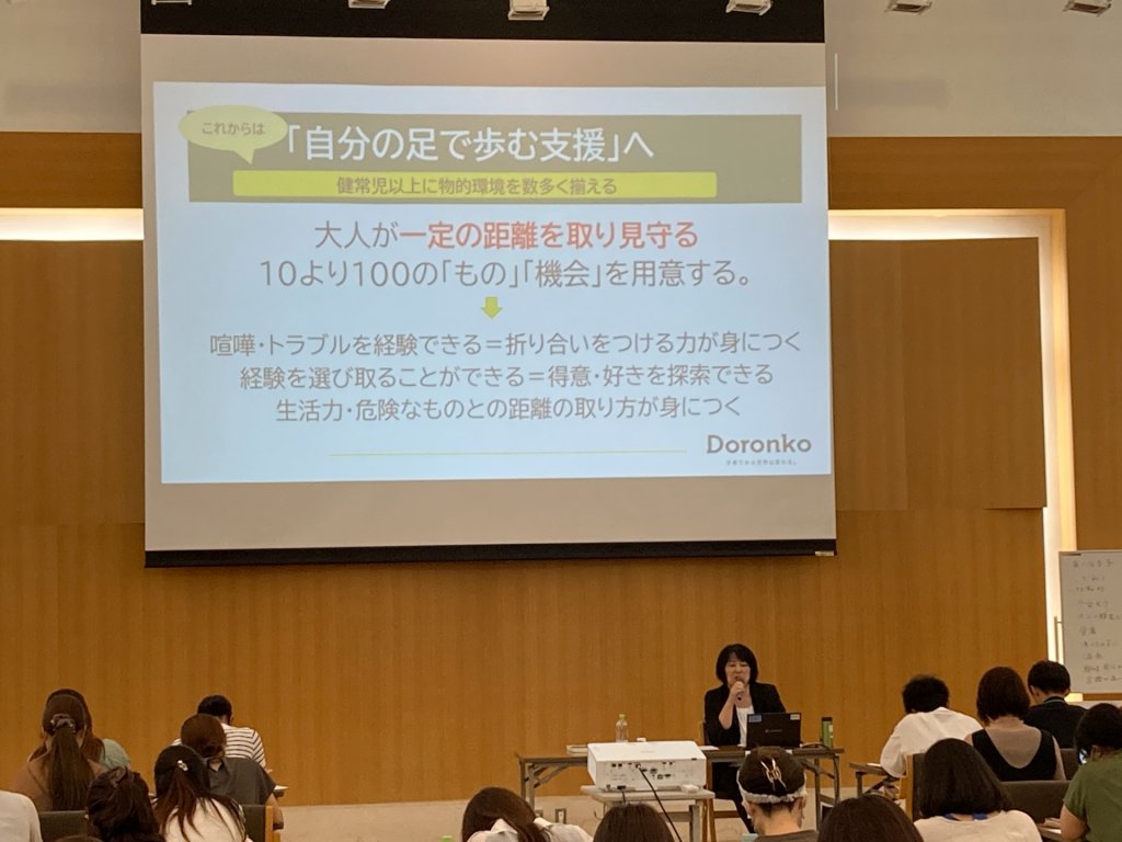 これからの障害児保育の在り方について語る松久保施設長