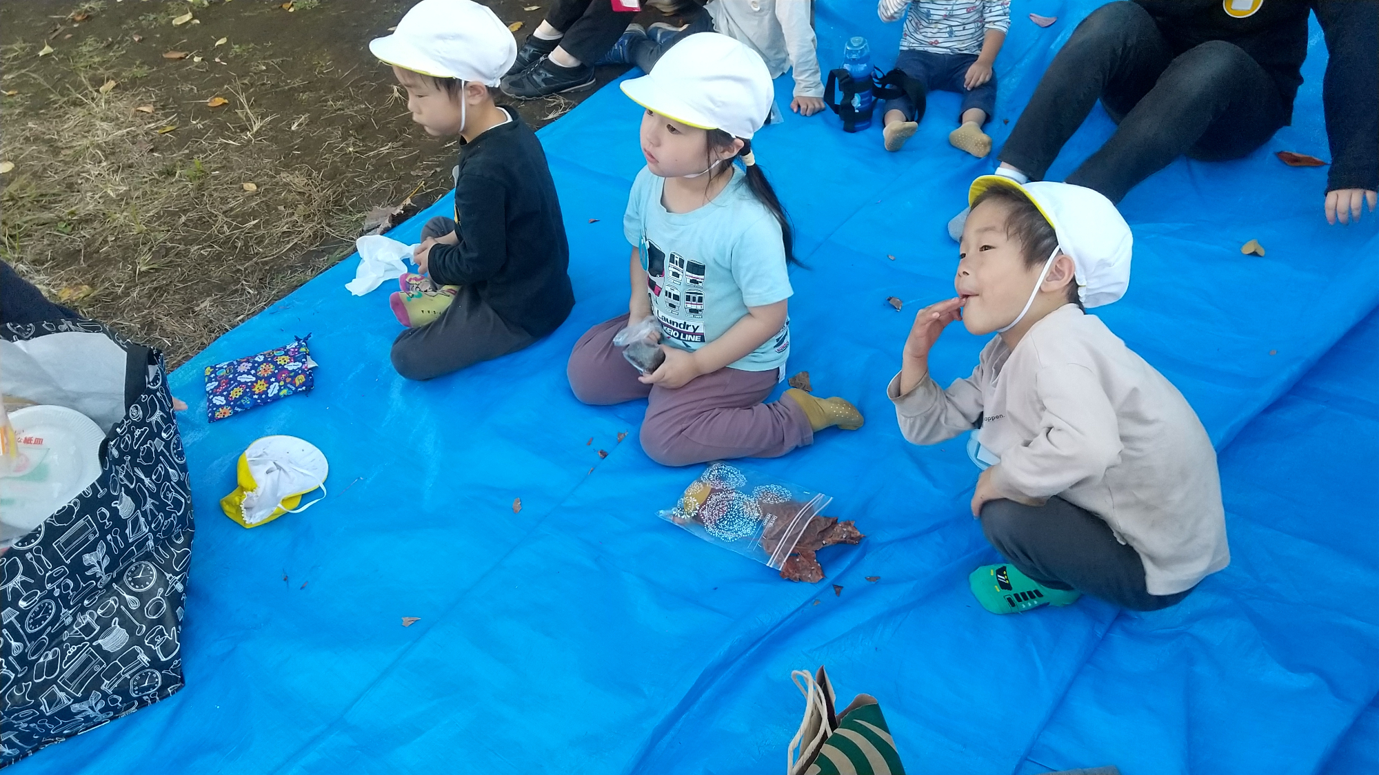 説明を聞く子どもたち
