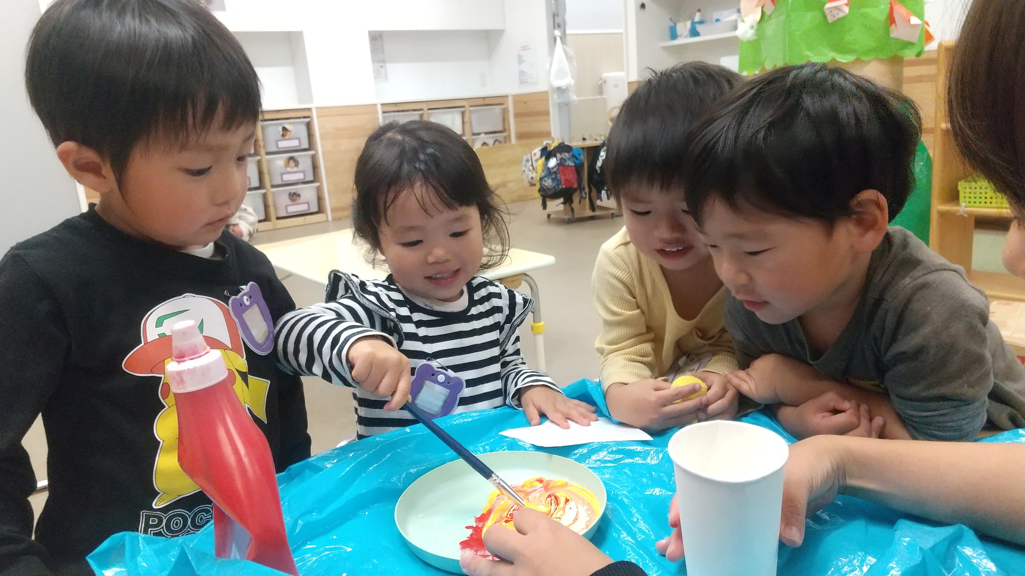 色を混ぜる様子