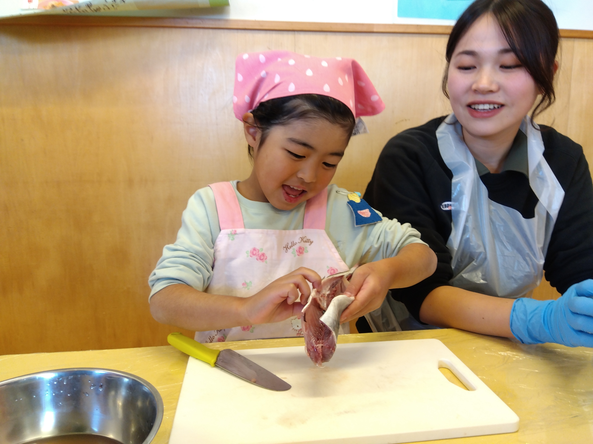 鯵の内臓を取った子ども