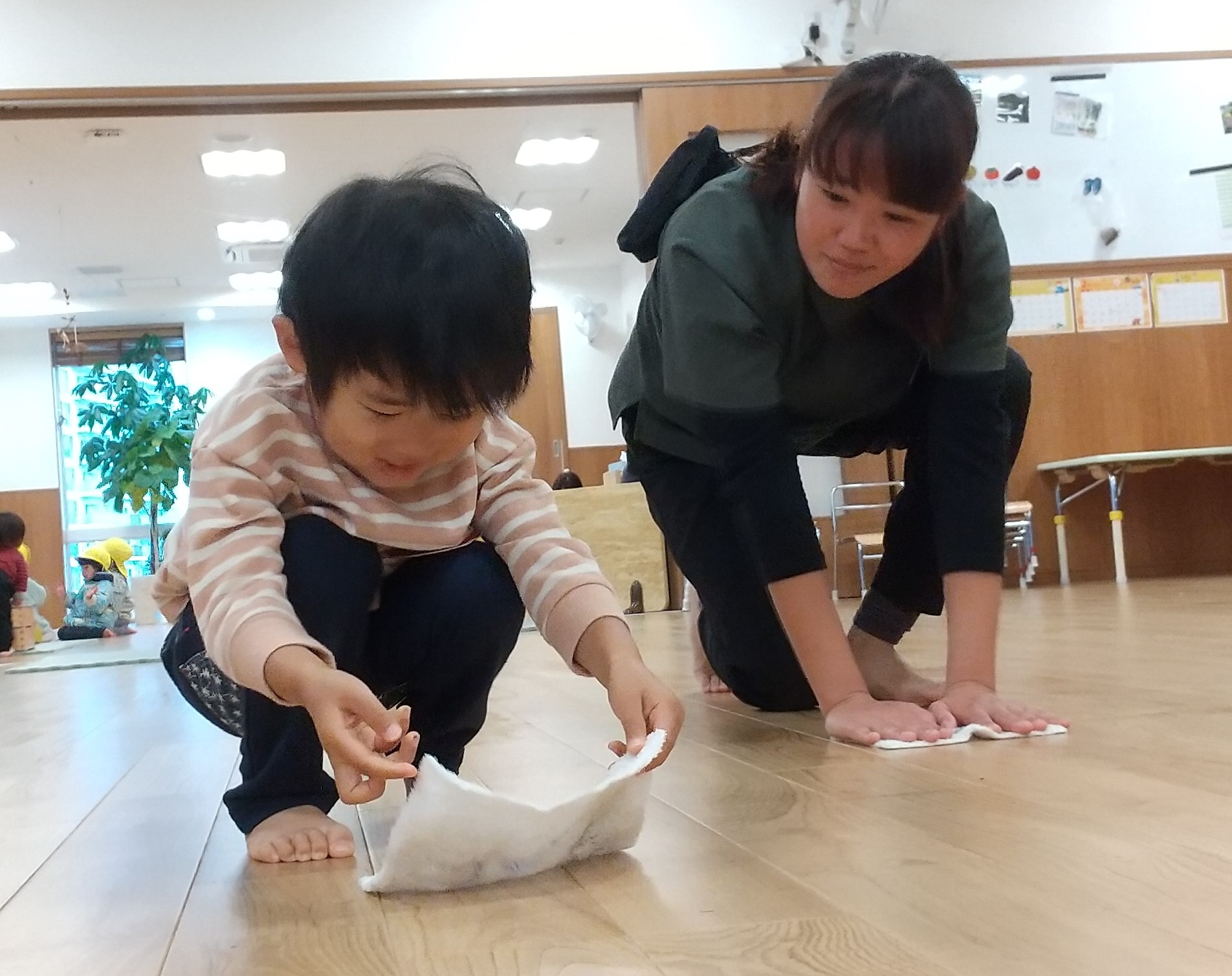 雑巾がけの支援
