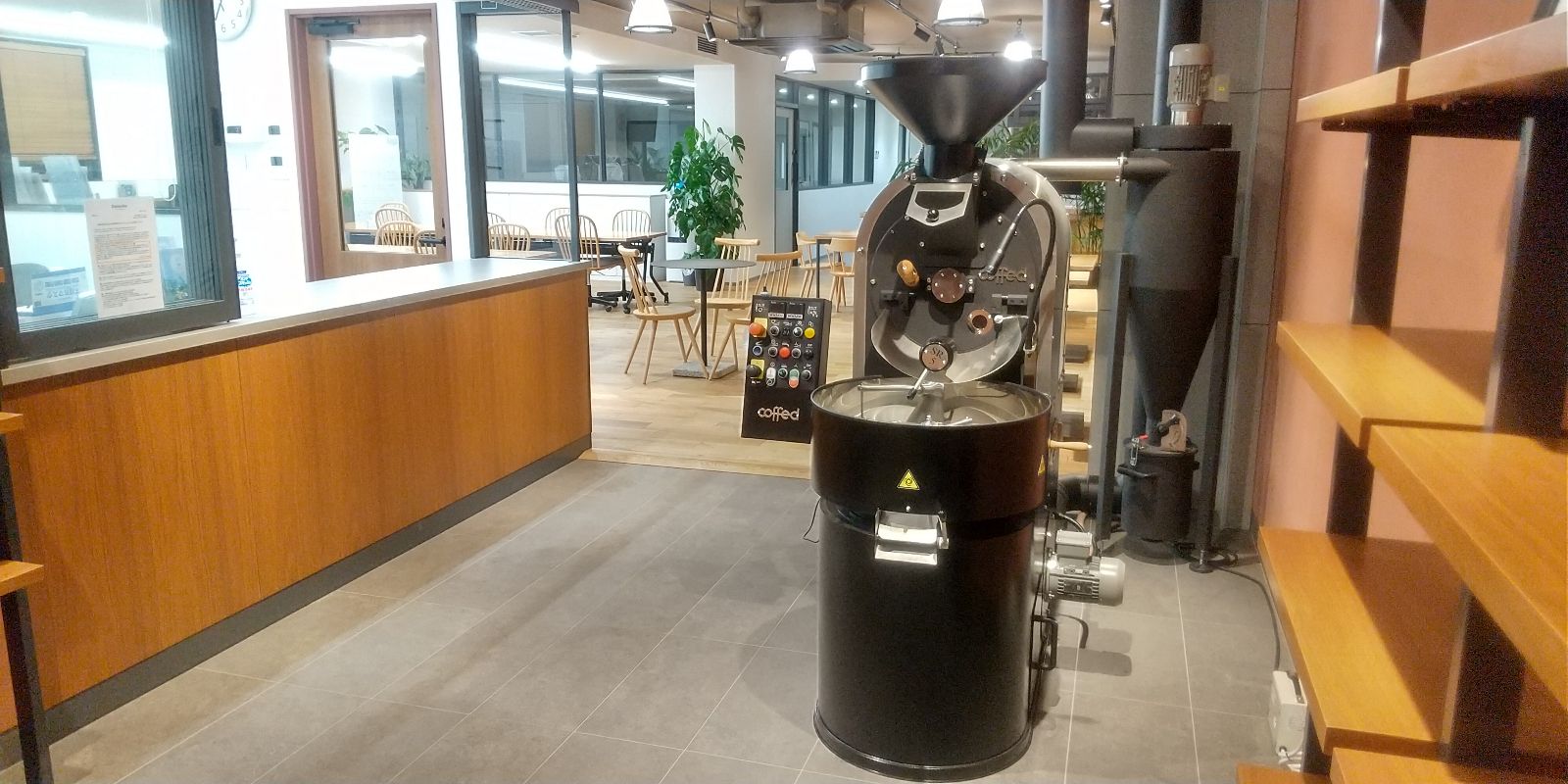 つむぎカフェ武蔵野の焙煎機
