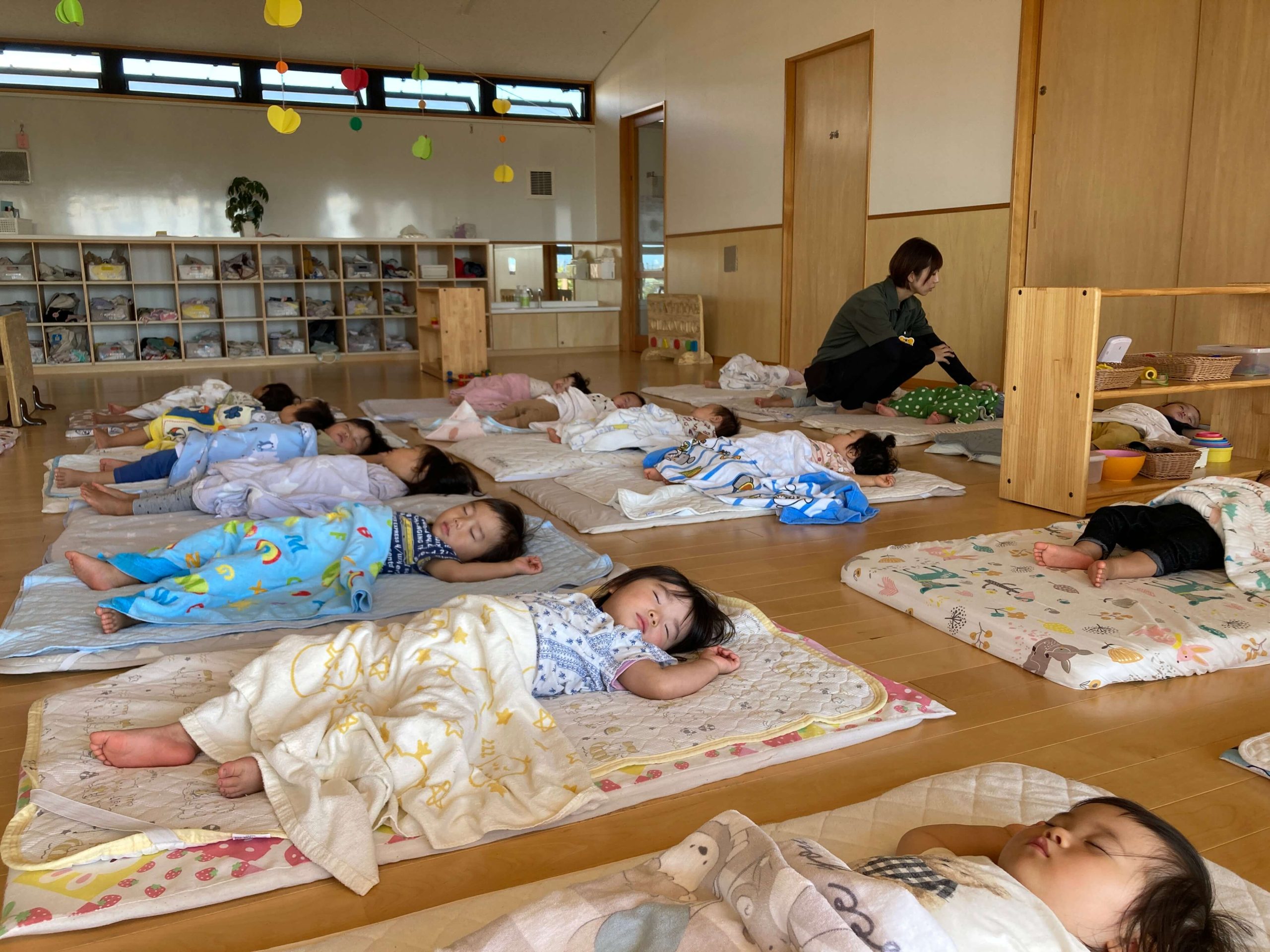 午睡もある保育園の生活