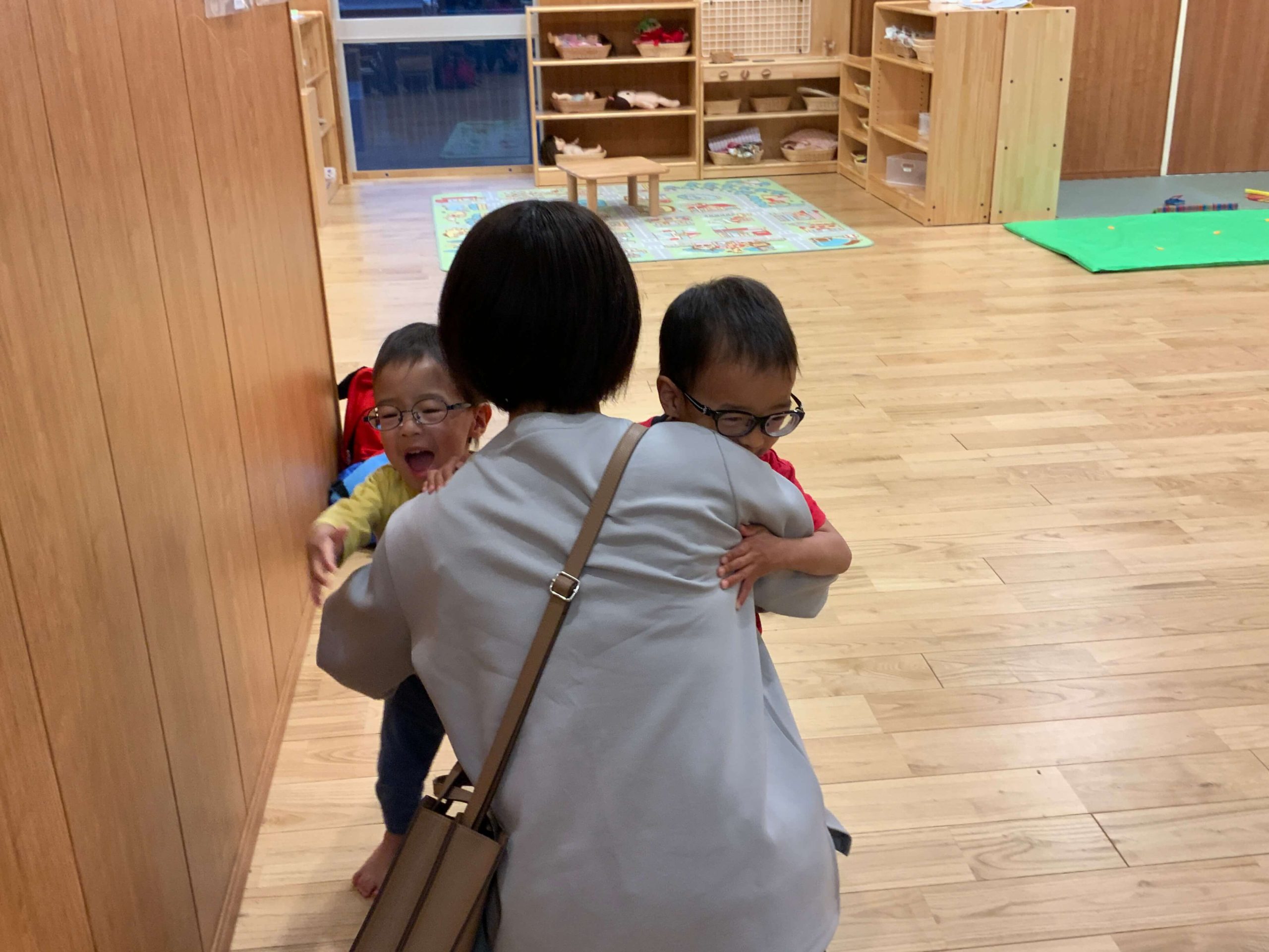 お迎えに大喜びで駆け寄る