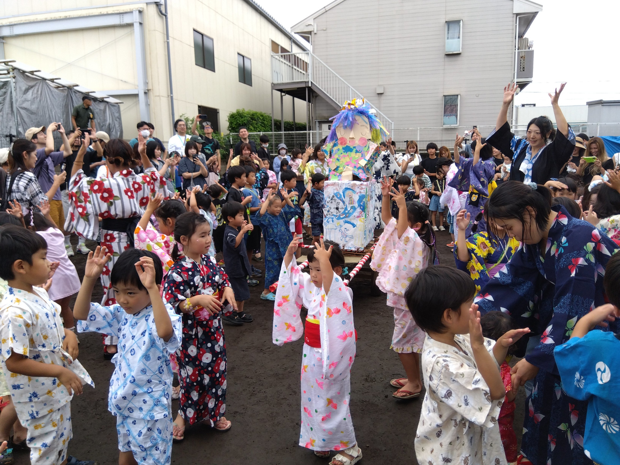 子ども神輿の様子