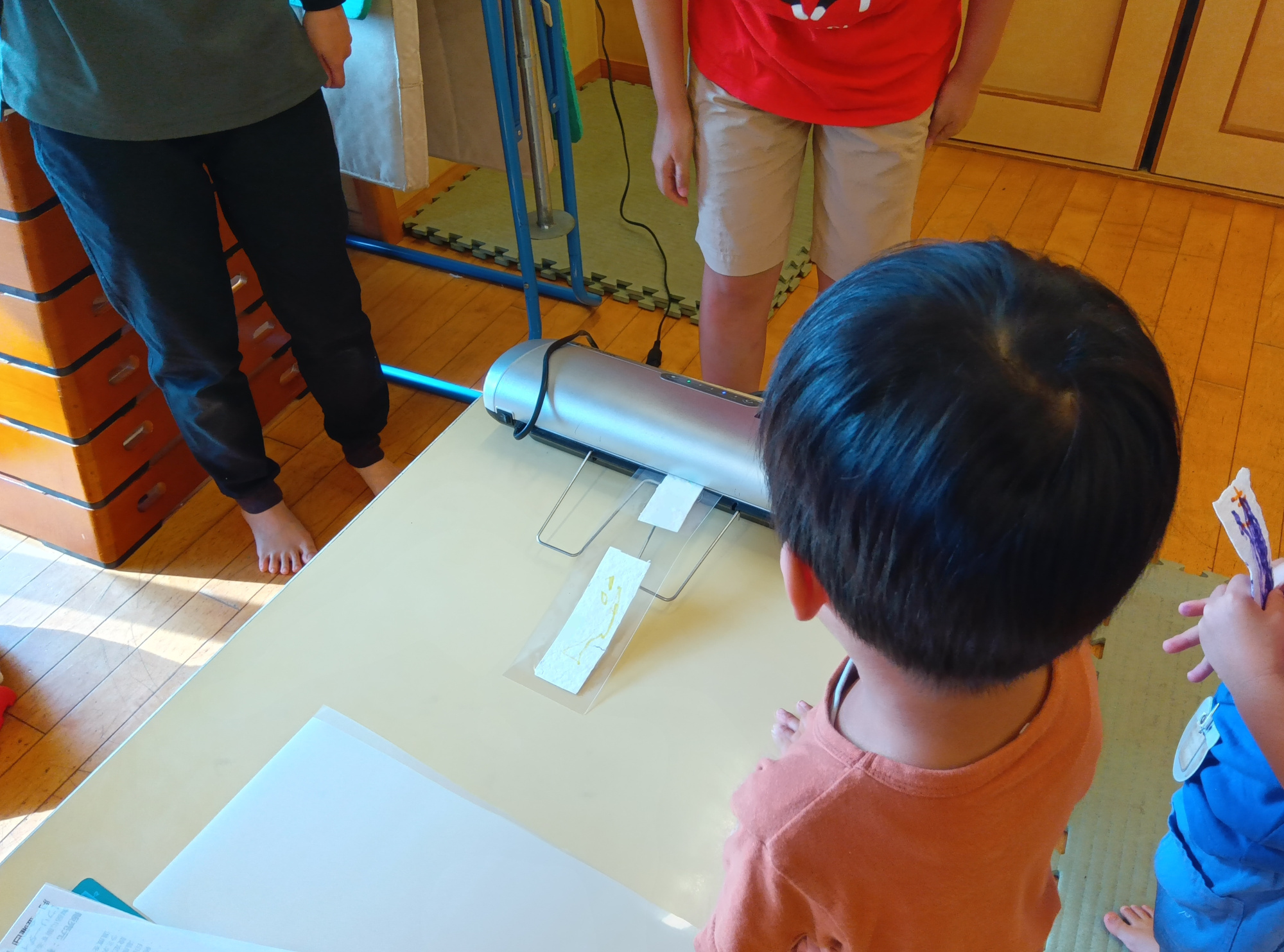 しおり作成の様子