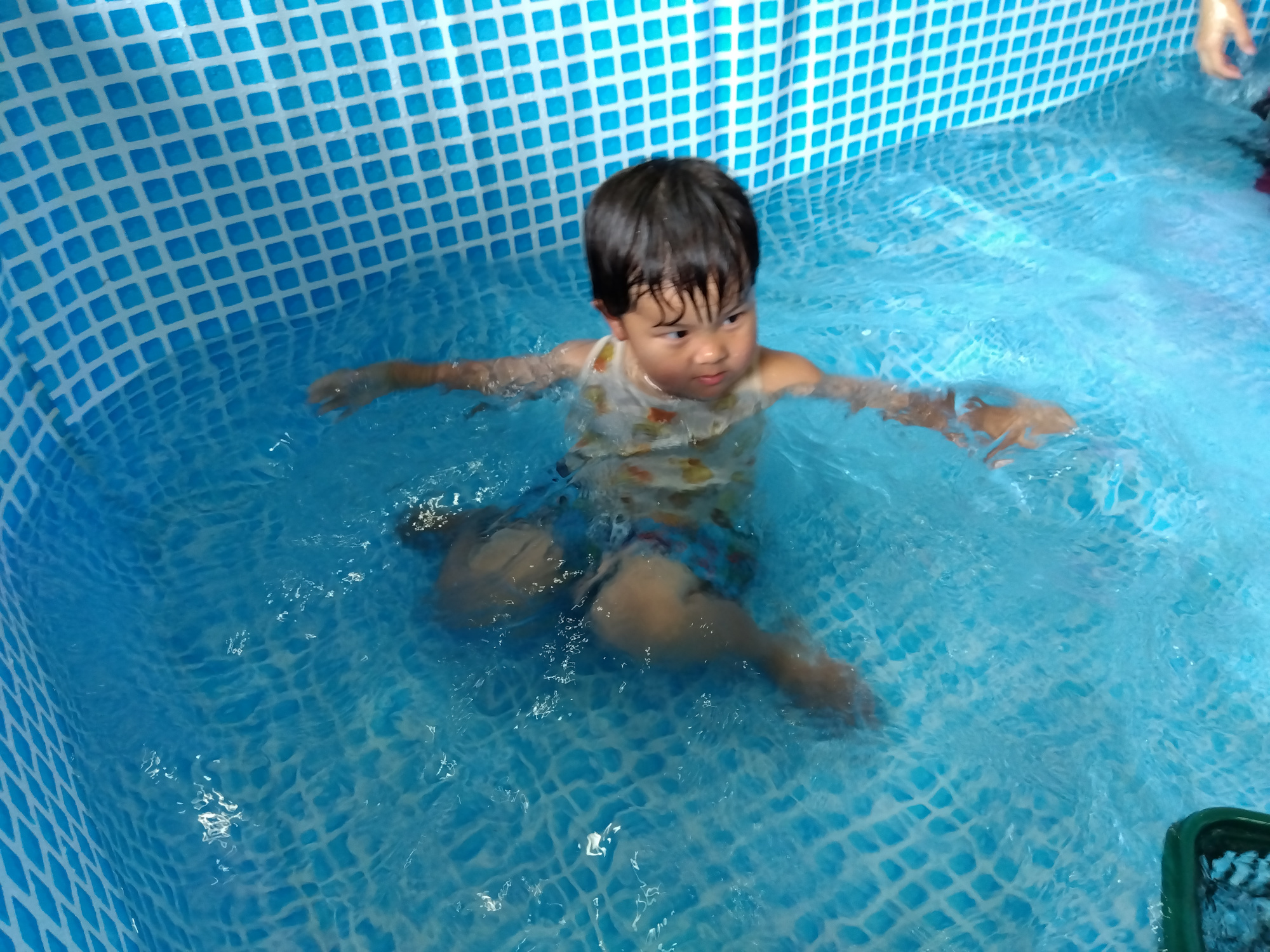 プールで遊ぶ子どもの様子2