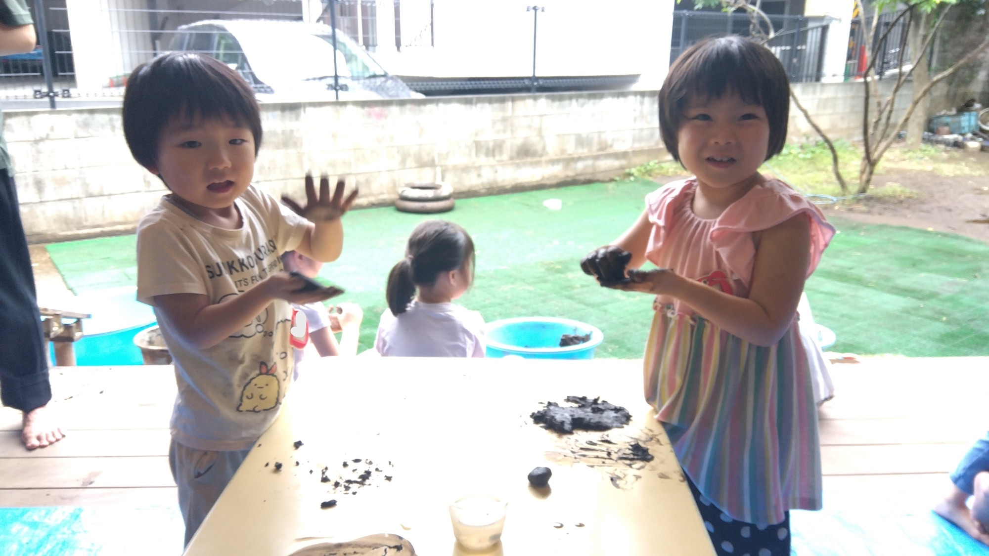 作品作りに取り組む子どもたちの様子1