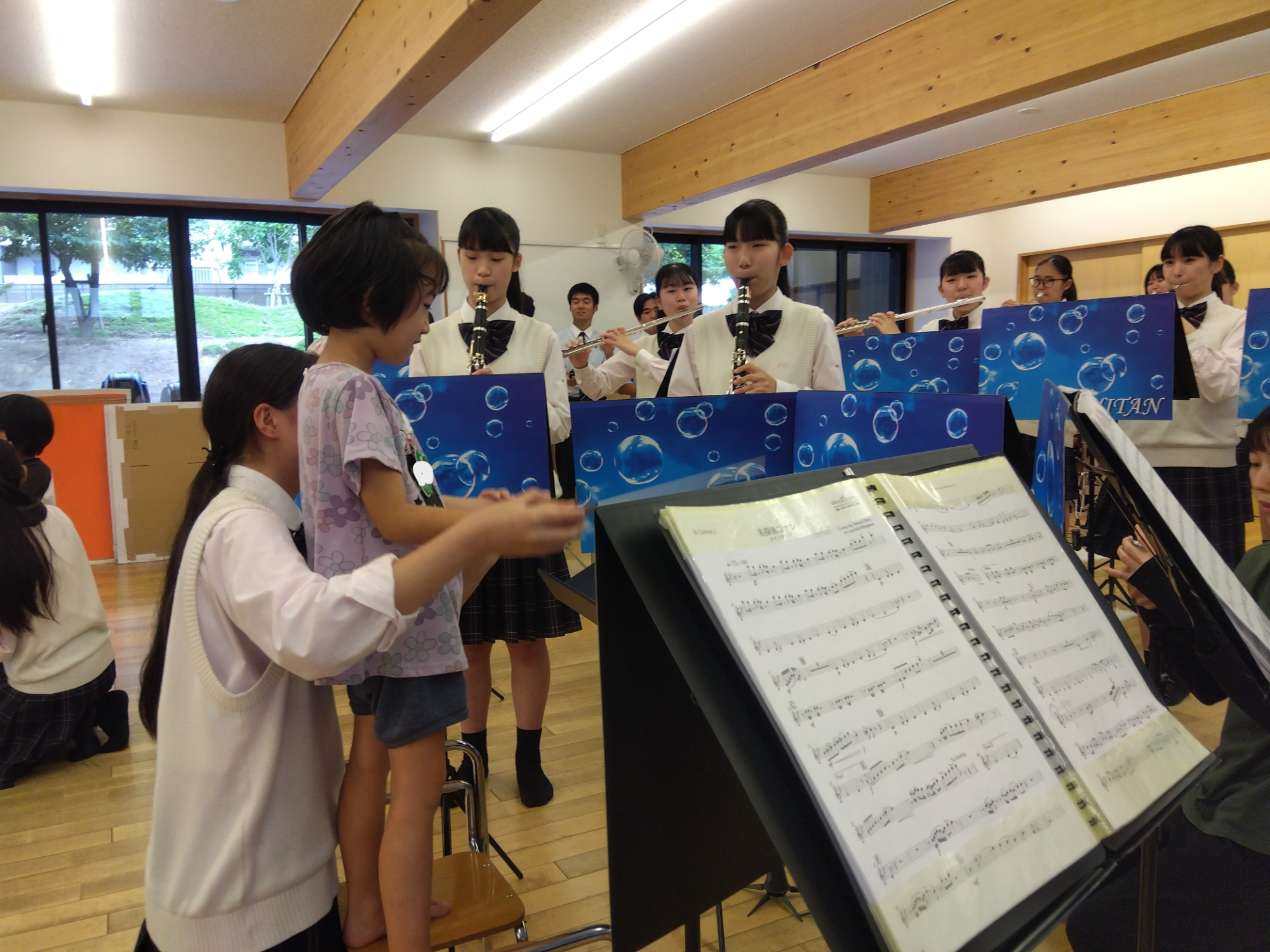 指揮をする子ども