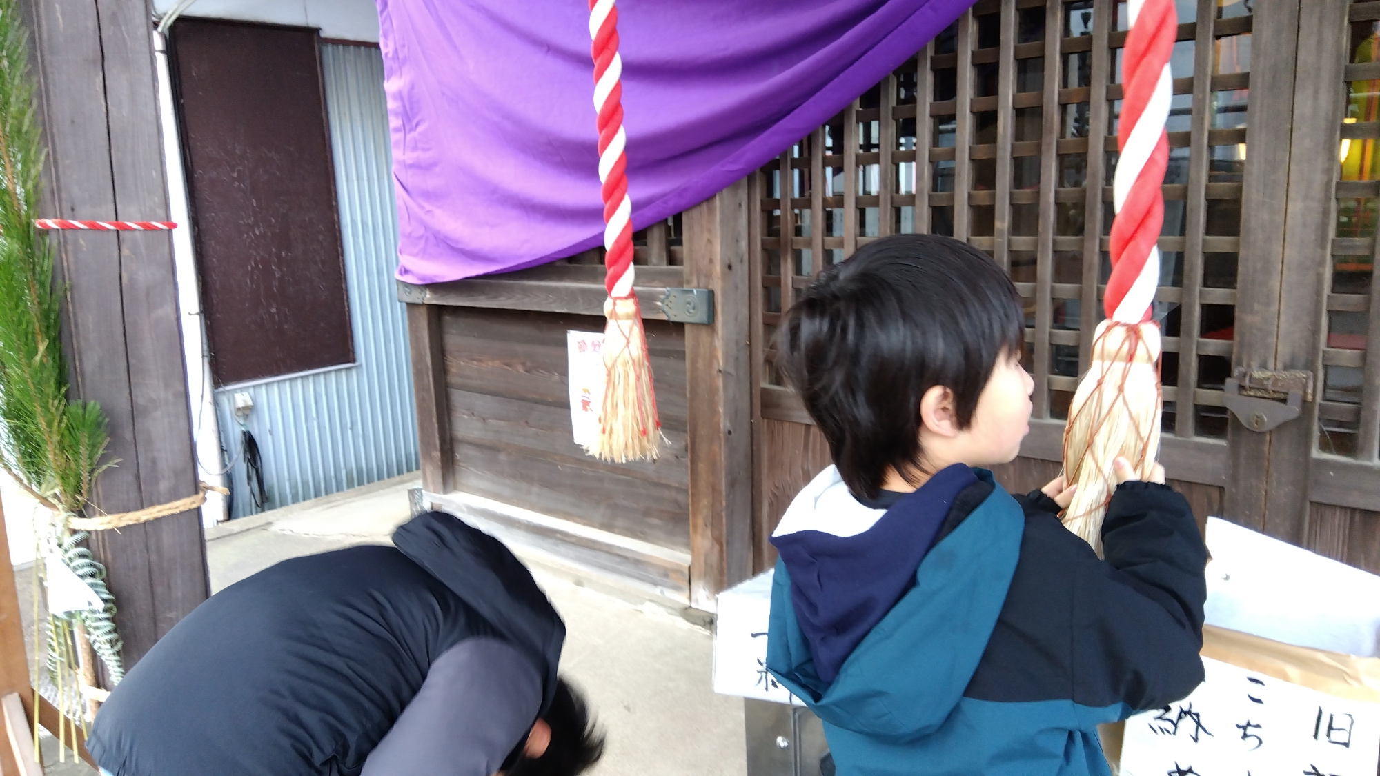 初詣に行く様子