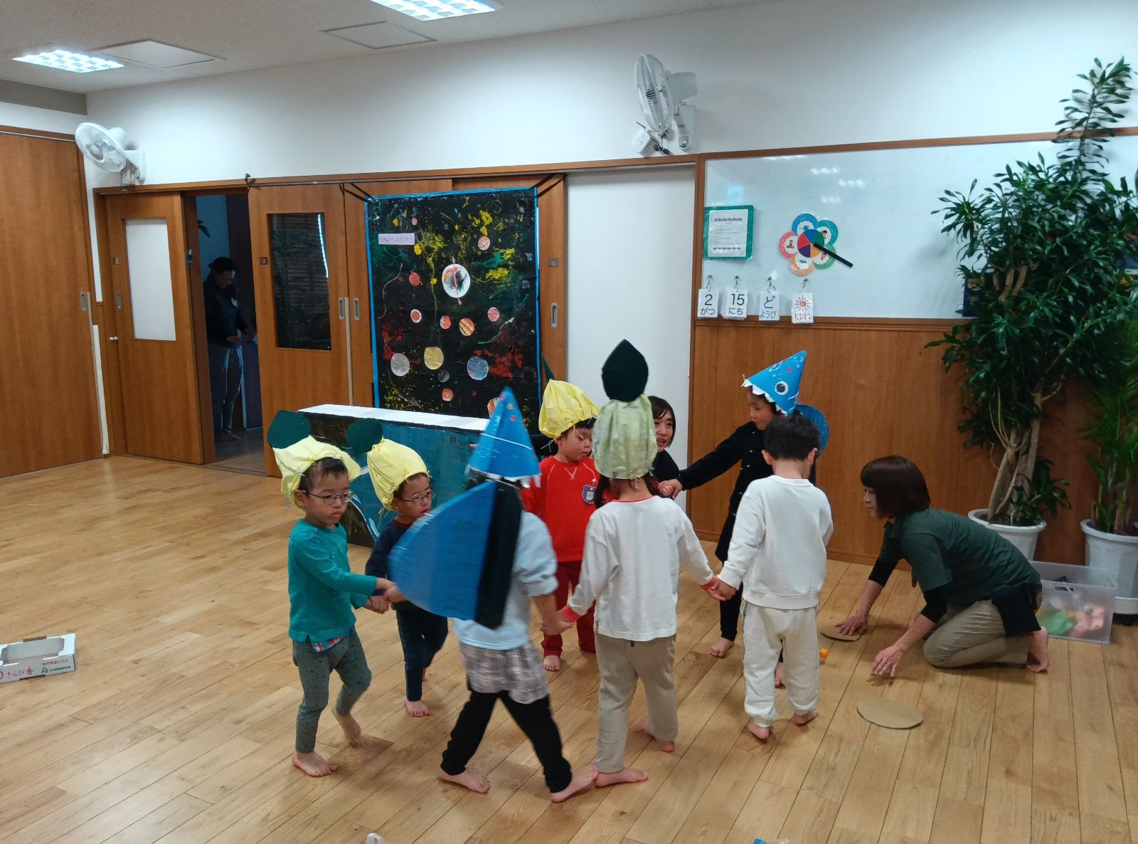 劇遊びをする子どもたち