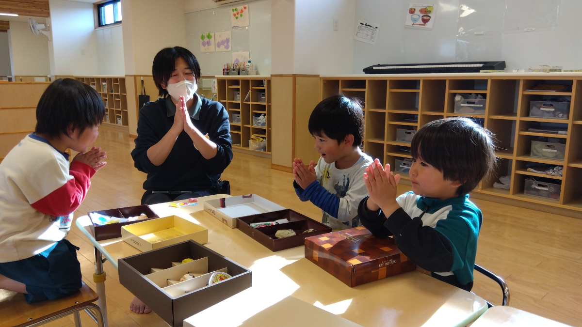 お弁当作りを楽しむ子どもたち