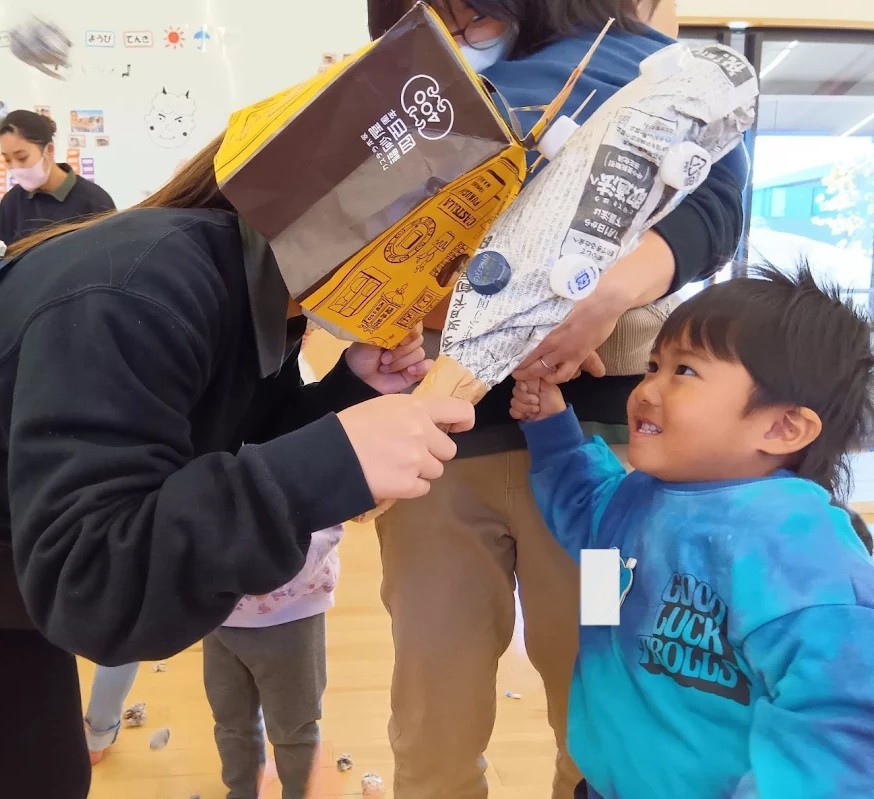鬼を目の前にする子ども