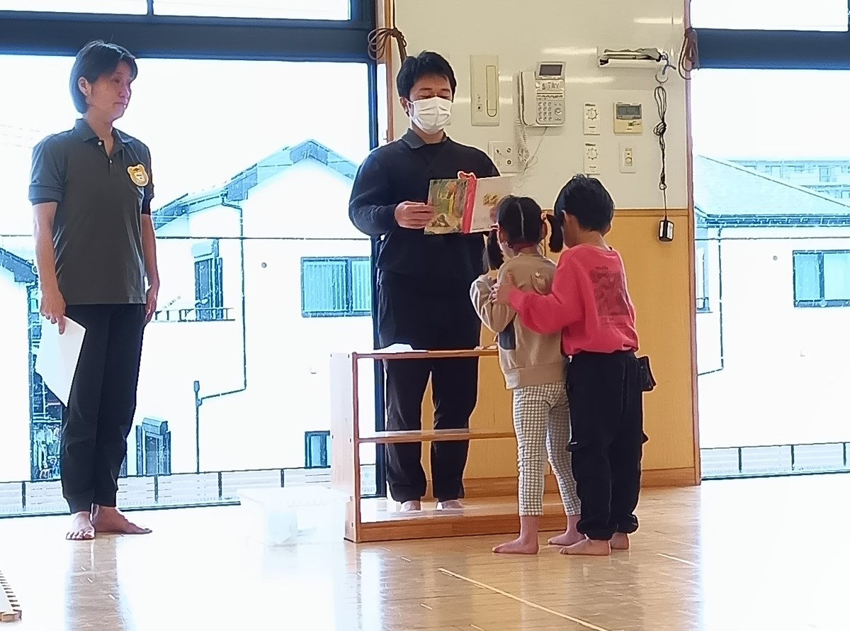 卒園式の練習をする様子