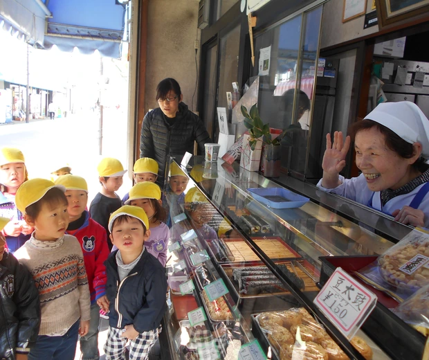 Shopping street tour