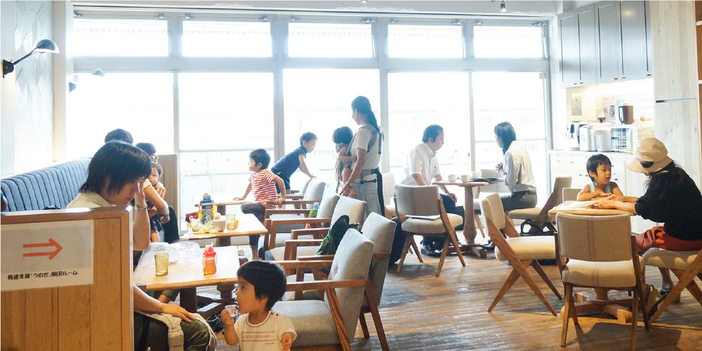 Children and parents spending time at a café
