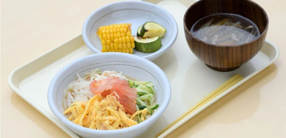 Chilled Chinese noodles / Grilled corn and grilled zucchini / “Sawaniwan”, pork and vegetable soup