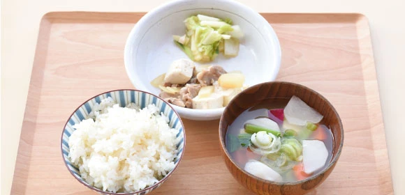 Nikudofu(Tofu with beef) / Chinese cabbage sweet vinegar / “gobuduki” rice / Turnip miso soup Rice that has been polished to half, and still contains a lot of nutrients such as dietary fiber