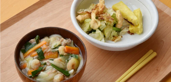 Carrot-filled champon udon noodles/ cabbage with bonito flakes / sweet potato sticks