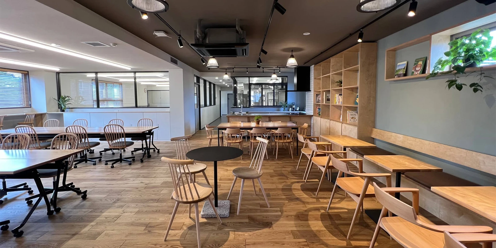 TSUMUGI CAFE 武蔵野のカフェスペース