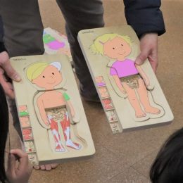 性教育の開始希望時期は「3歳」が1位　どろんこ会グループ「幼児期の性教育意識調査2022」レポート公開