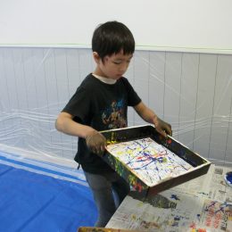 つむぎ荻窪ルーム「絵の具をダイナミックに使って遊ぼう!」