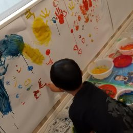 つむぎ阿佐ヶ谷9月体験学習「野菜スタンプでうちわづくり」