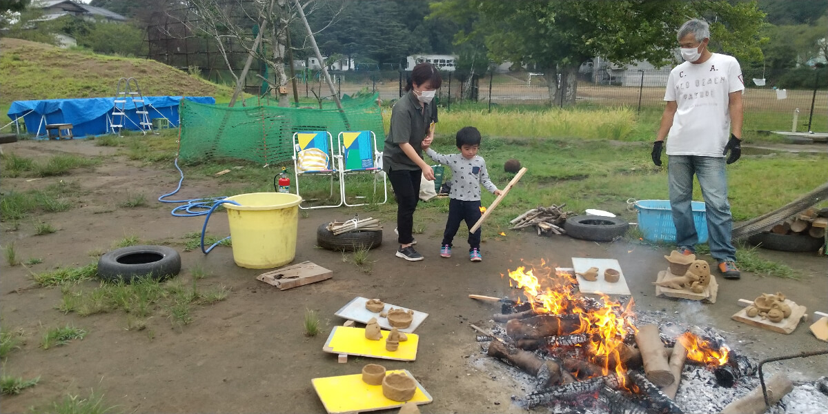 園庭での野焼き