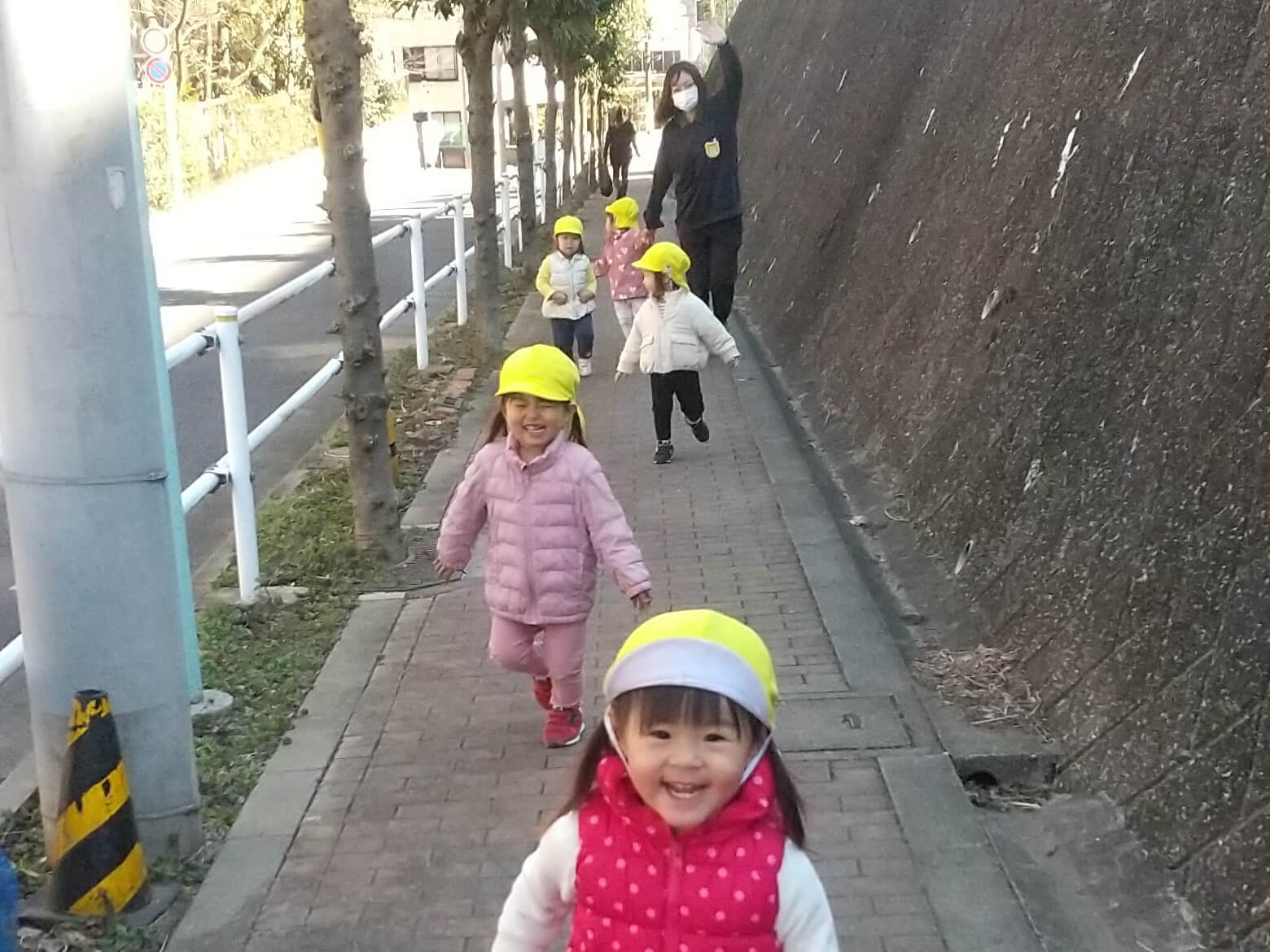 子どもたちの散歩の様子