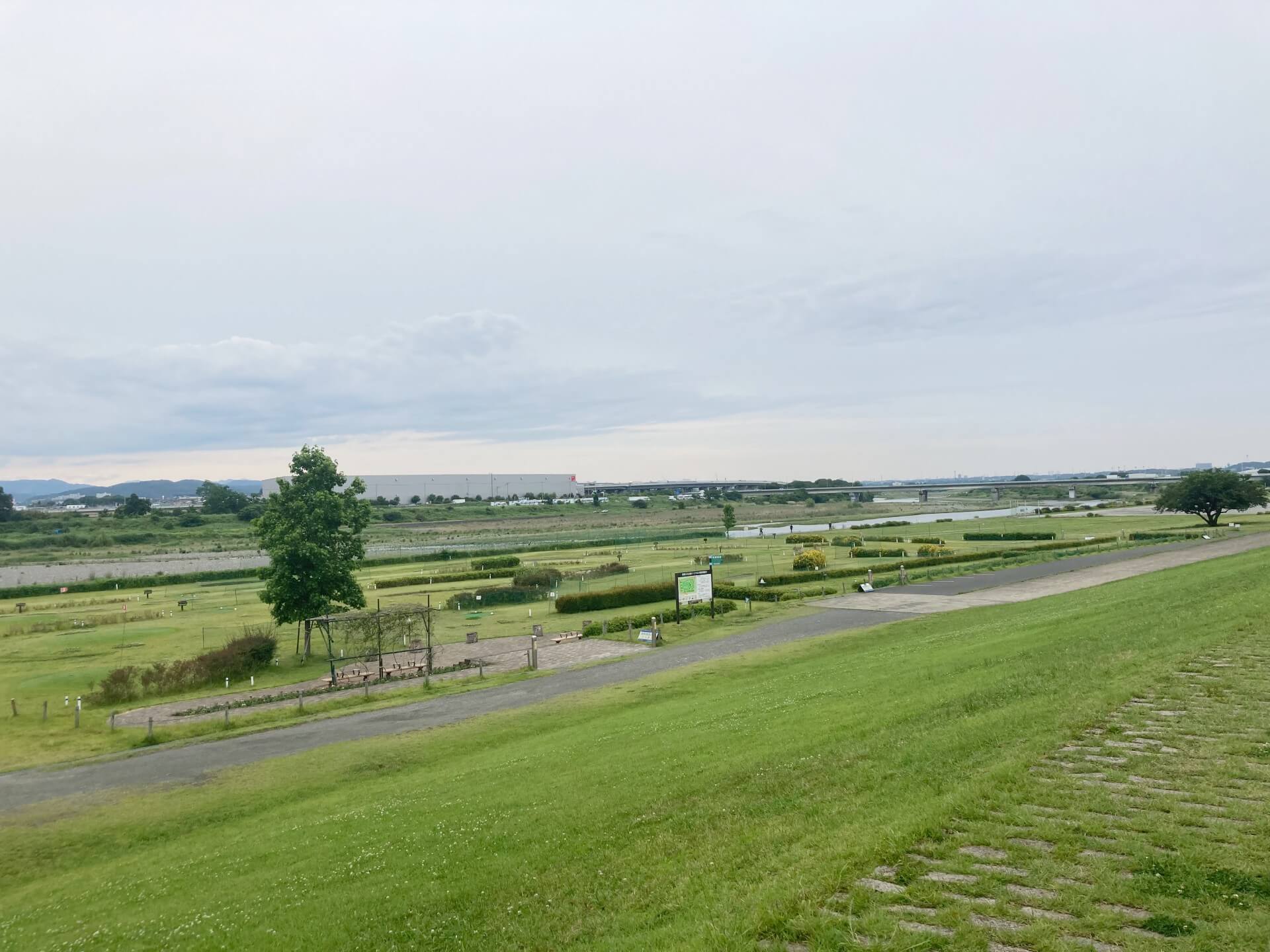 相模川沿いの広大な相模三川公園