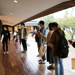 日本で唯一聴覚障害者が専門的に建築を学ぶ筑波技術大学　万博公園どろんこ保育園を視察