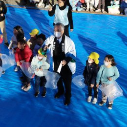 どろんこ会の民営化保育園で上棟式開催　消えつつある日本の伝統儀式を子どもたちが体験