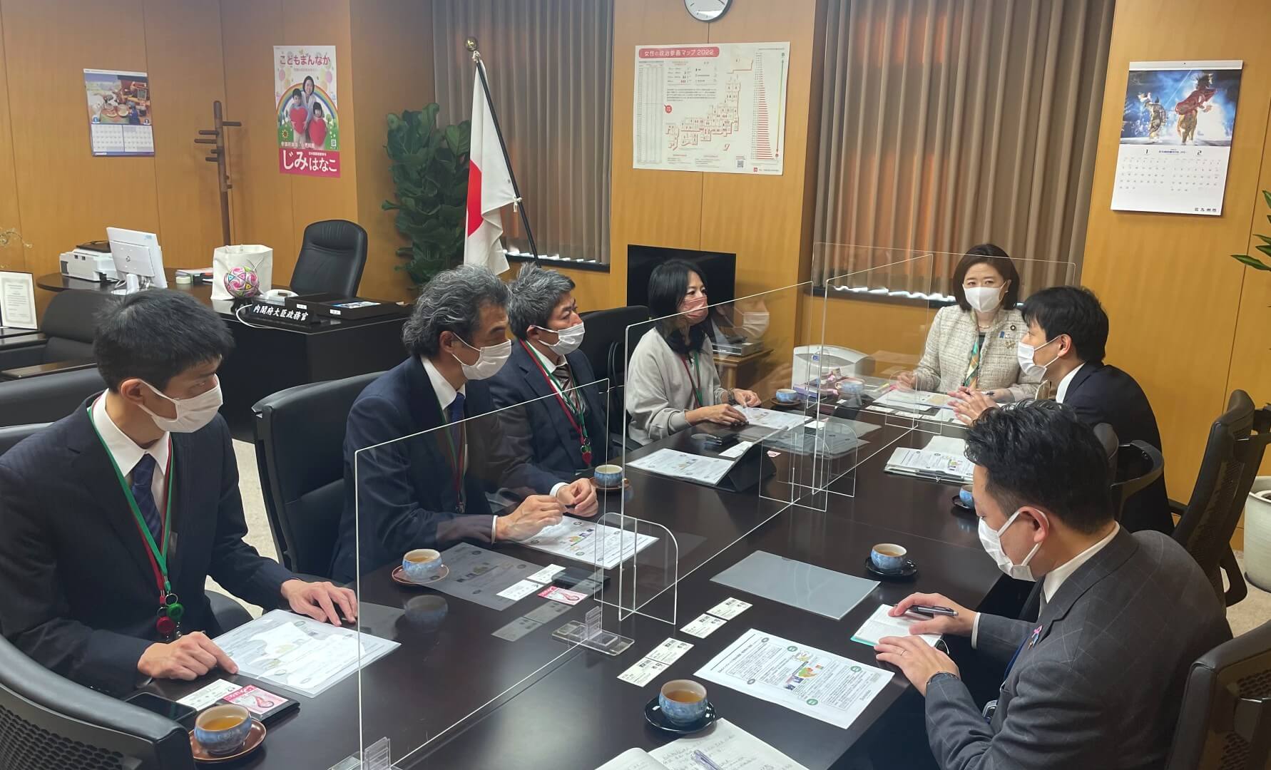 内閣府大臣政務官室でお話ししました