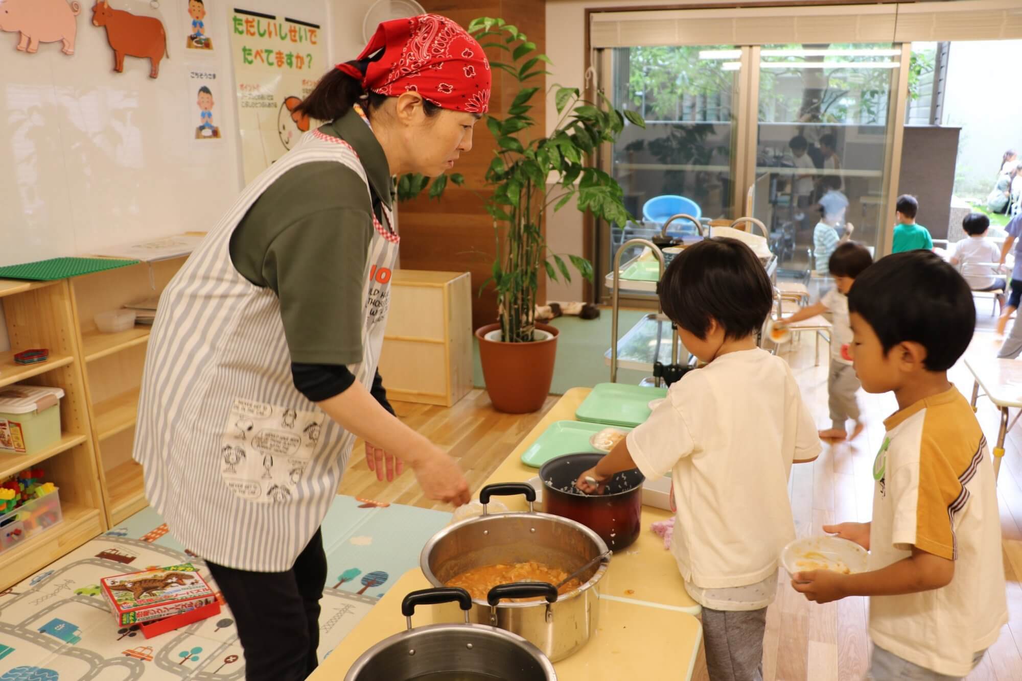 各園の給食や食育をサポート