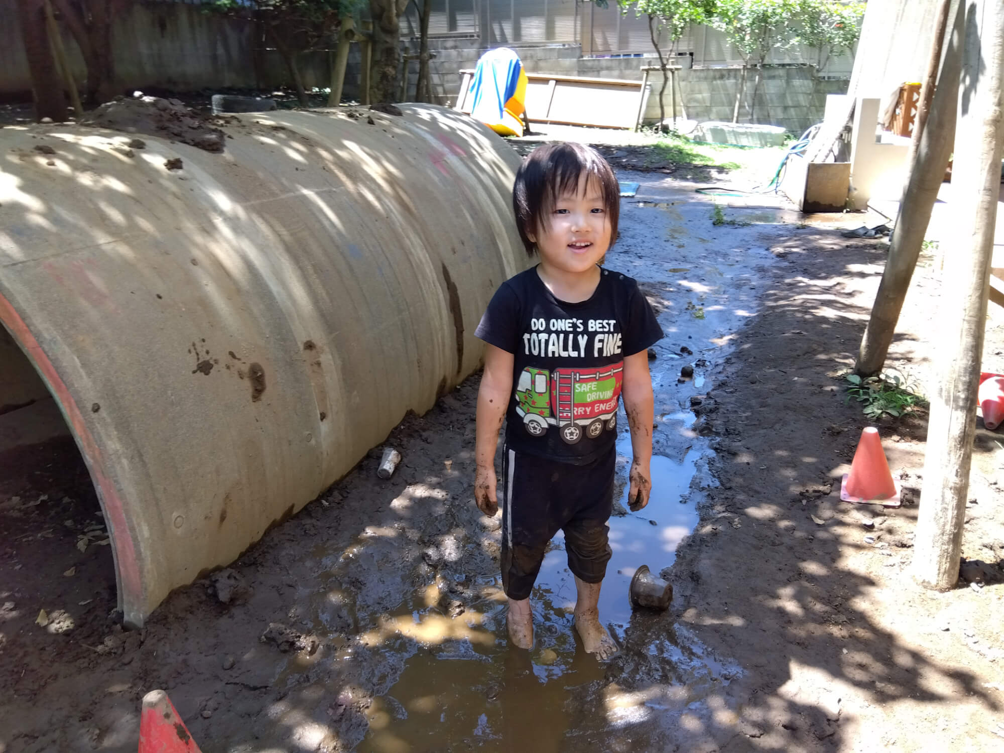 泥だらけの子ども