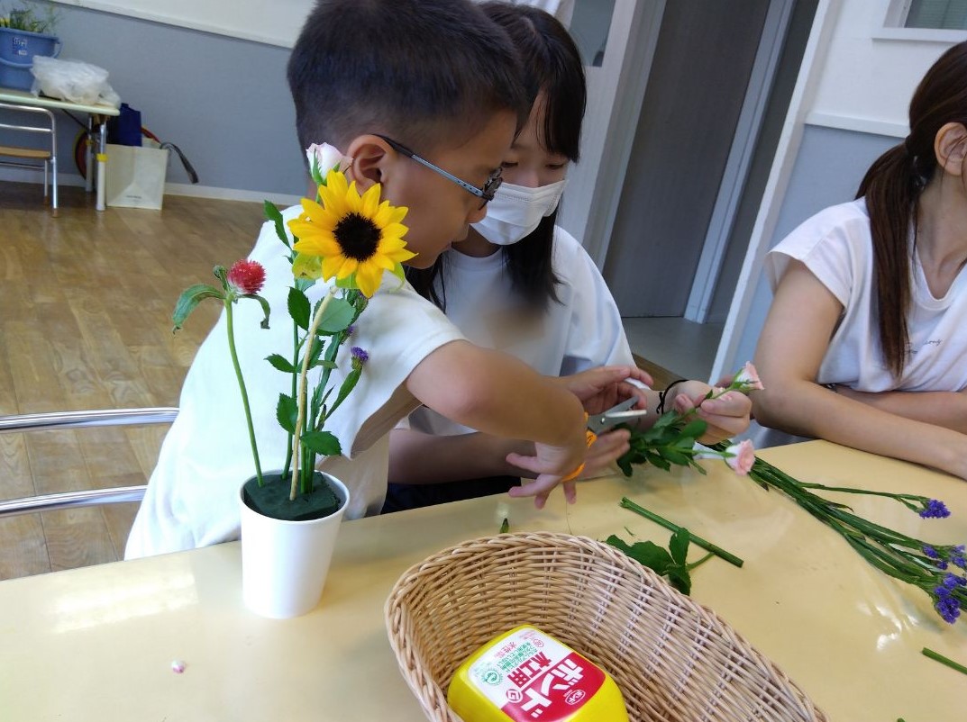 花の生け方に個性が表れました