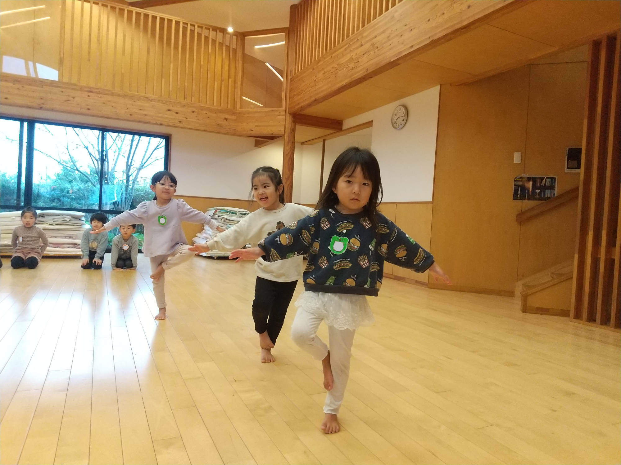 バランスをとる子どもたち