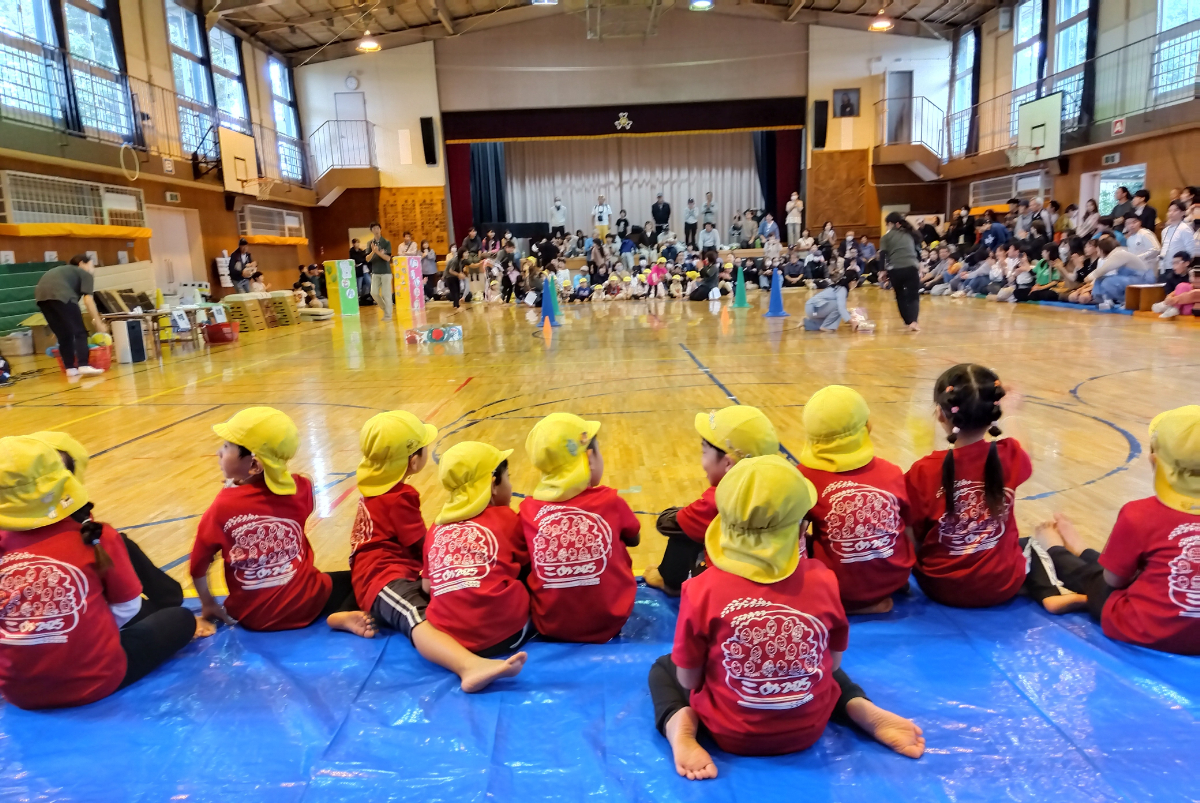 活気のある体育館のようす