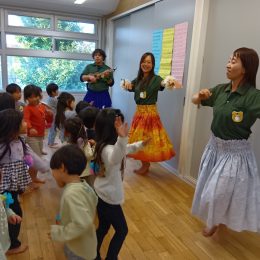 駒沢どろんこ保育園「フラダンス体験」