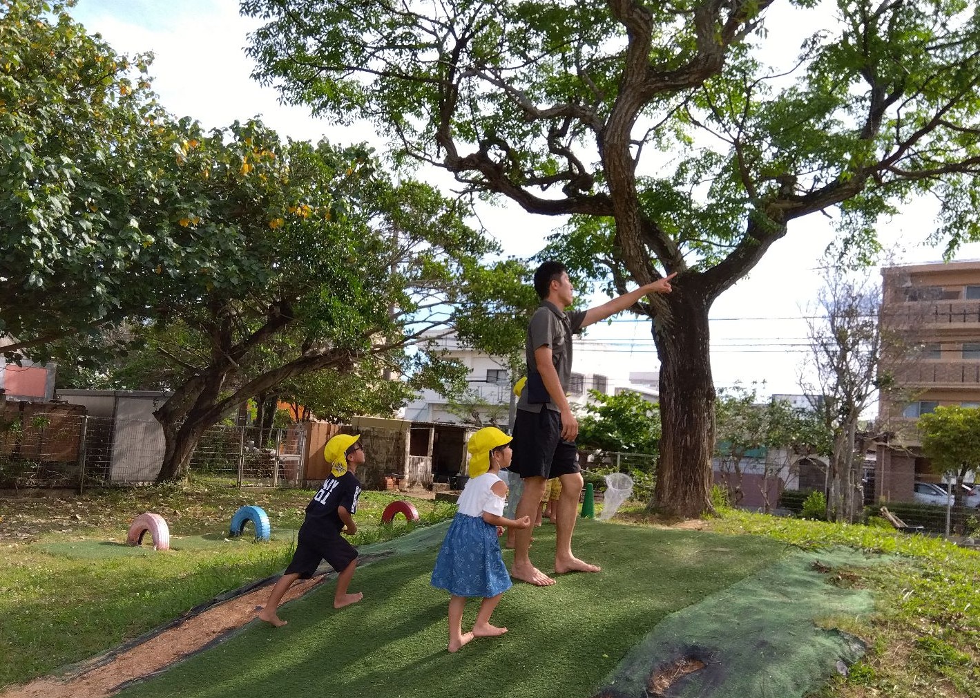 沖縄の気候風土を生かした保育に取り組む岩本さん