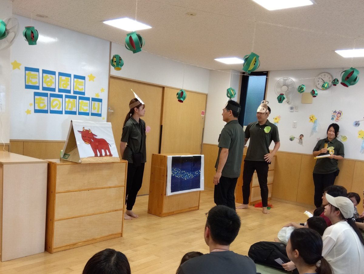スタッフによる劇の様子