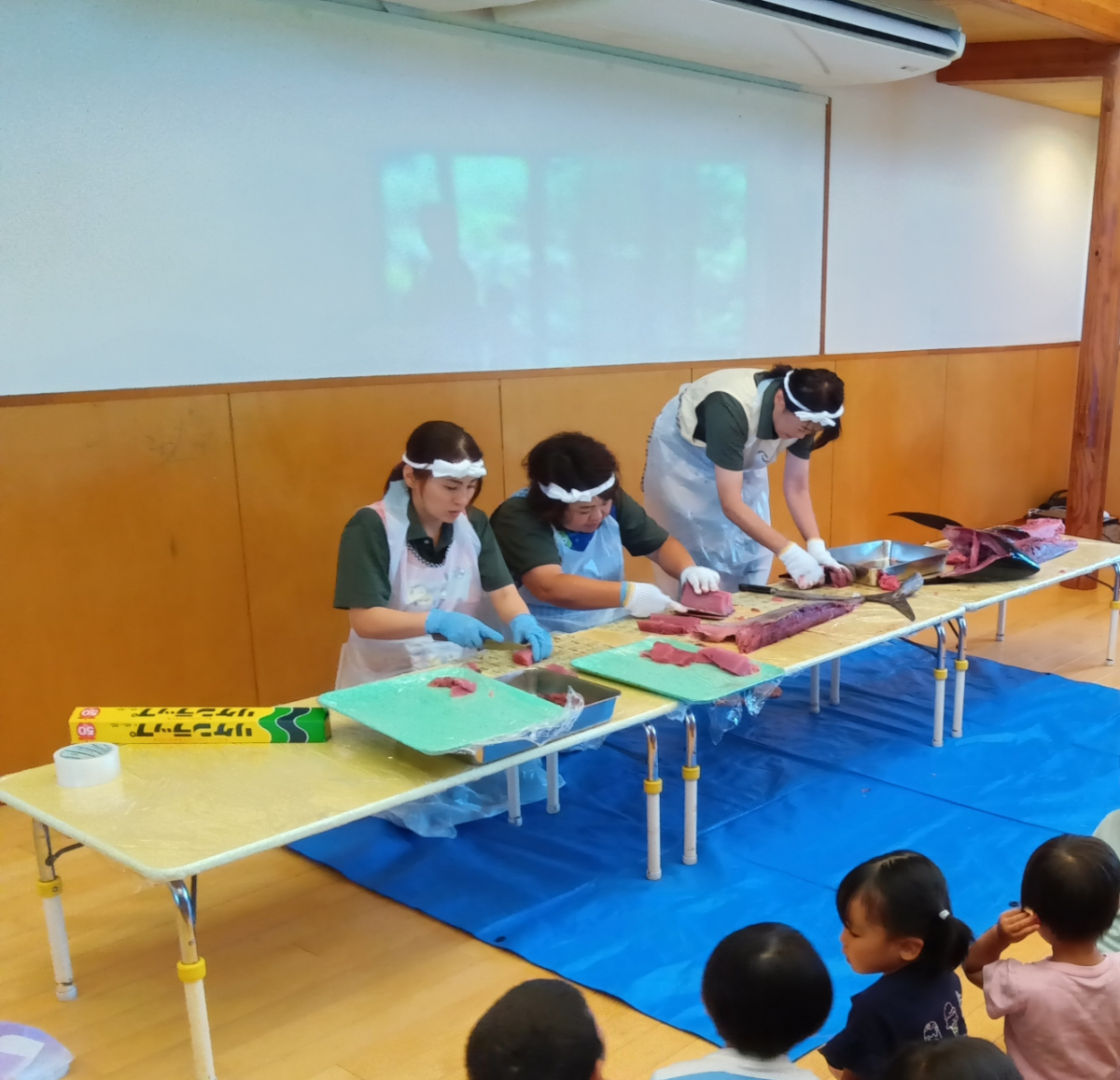 マグロを捌く様子