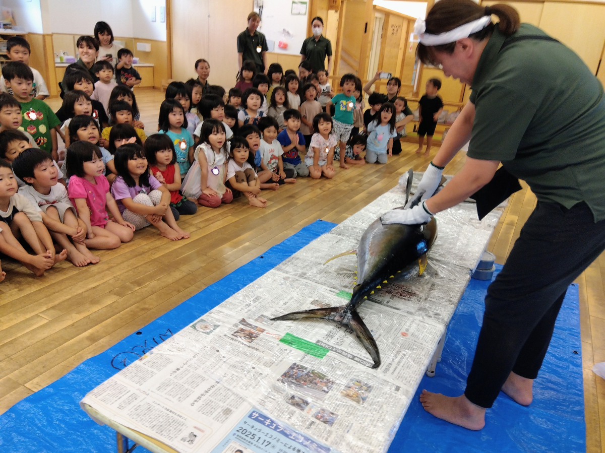 マグロの解体の様子